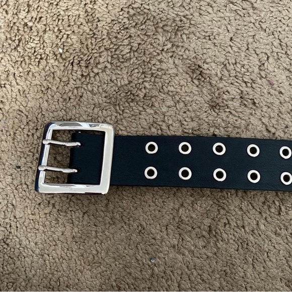 Thick double holed black belt - Picture 2 of 2